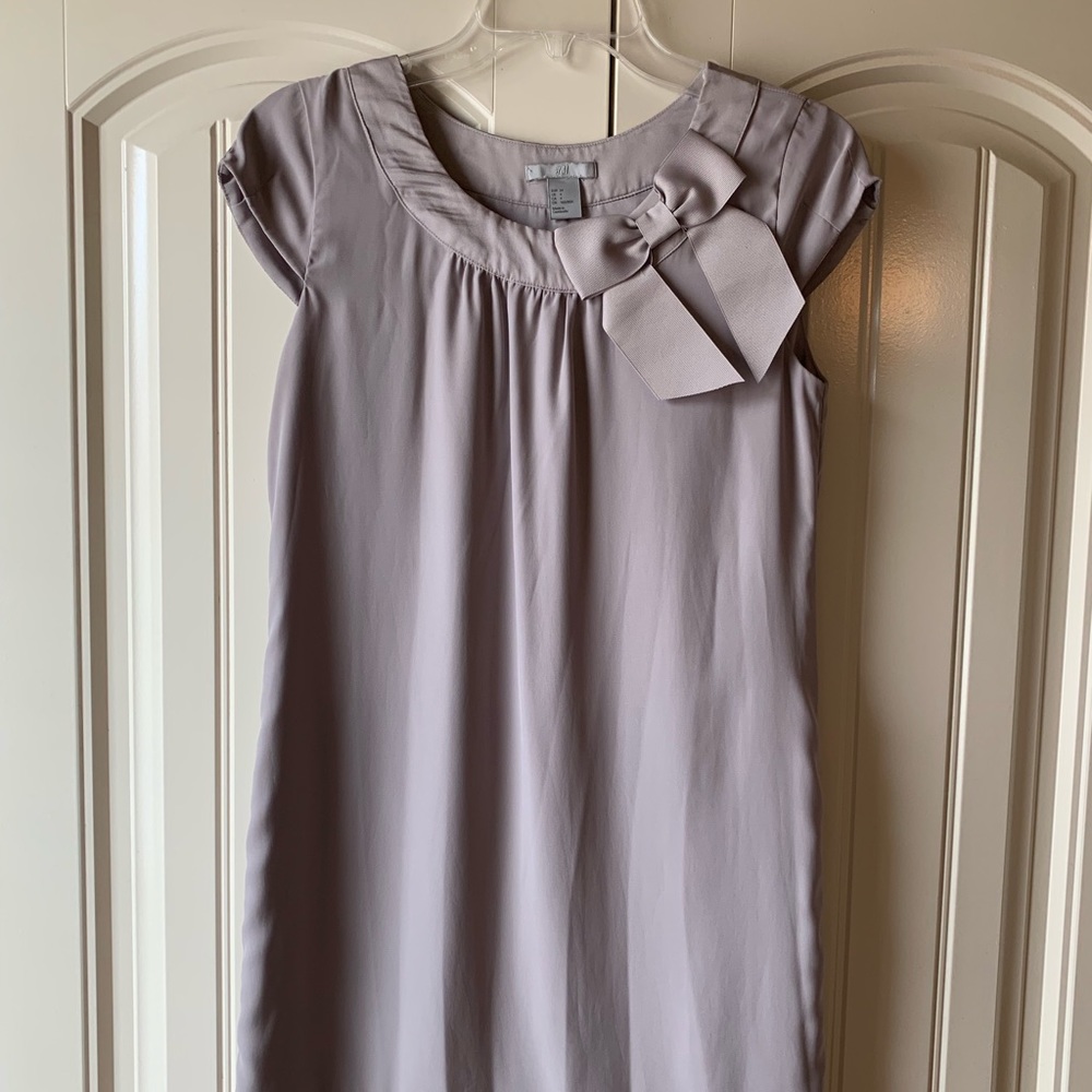 Adorable Gray Brown dress with Bow Accent.